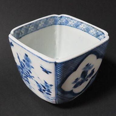 北海道亀田郡のお客様より骨董品宅配買取で伊万里焼の古陶器を買取ました
