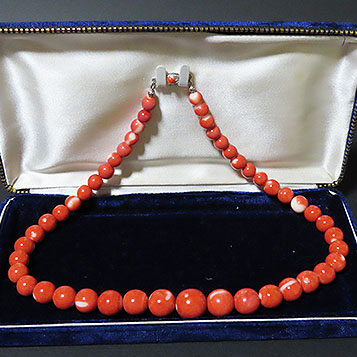 愛知県新城市のお客様より骨董品買取で珊瑚のネックレスを買取ました